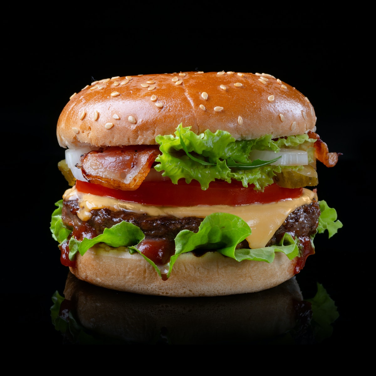 burger with lettuce and tomato